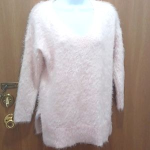 Venus Fuzzy V-Neck sweater  pre-owned  size S